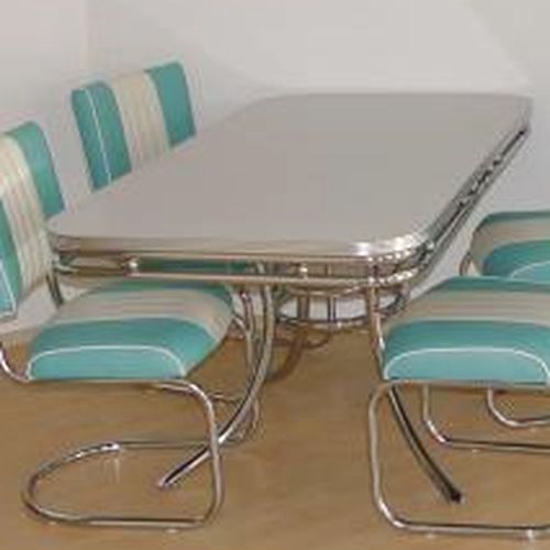 Table et chaises design retro usa